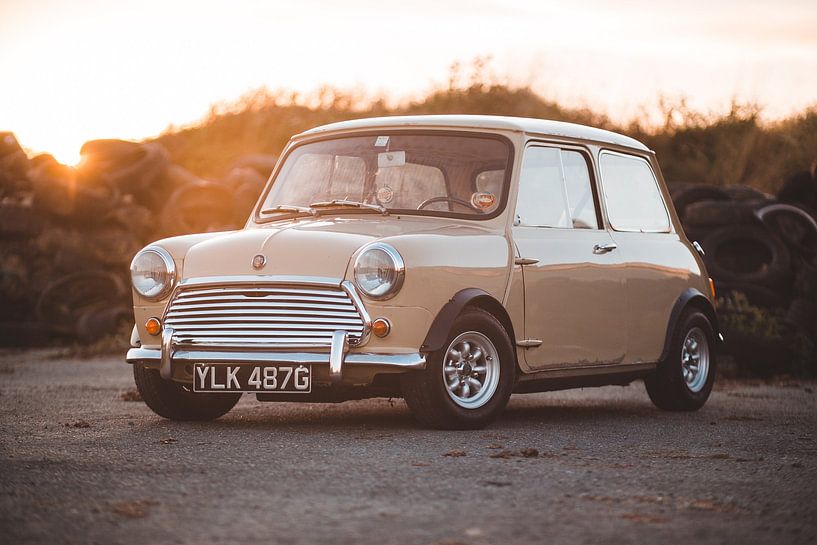 Vintage Car by Hello Pompoyo