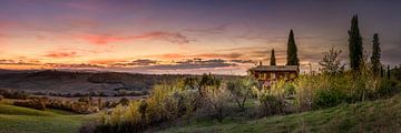 House in the hills of Tuscany in Italy by Voss Fine Art Fotografie