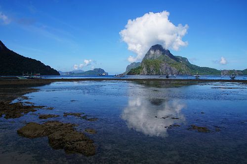 Mirroring in the sea at El Nido, Palawan, Philippines