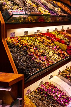 Teatime in the Grand Bazaar by Oguz Özdemir