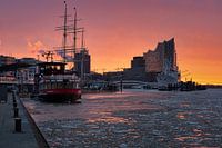 Hamburg - Elbphilharmonie (Elphi) and Landungsbrücken