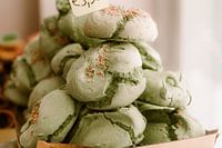 Delicious green pistachio meringues