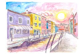 Bunter Burano-Kanal mit Geschäften und Sonne Reflexionen auf Kanal