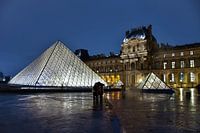 Louvre bei Nacht