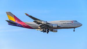 Asiana Airlines Boeing 747-400 kurz vor der Landung.