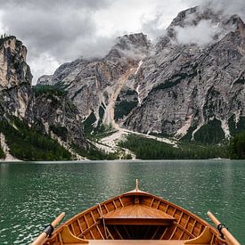 Lago di Braies (Italië) van Erwin Maassen van den Brink
