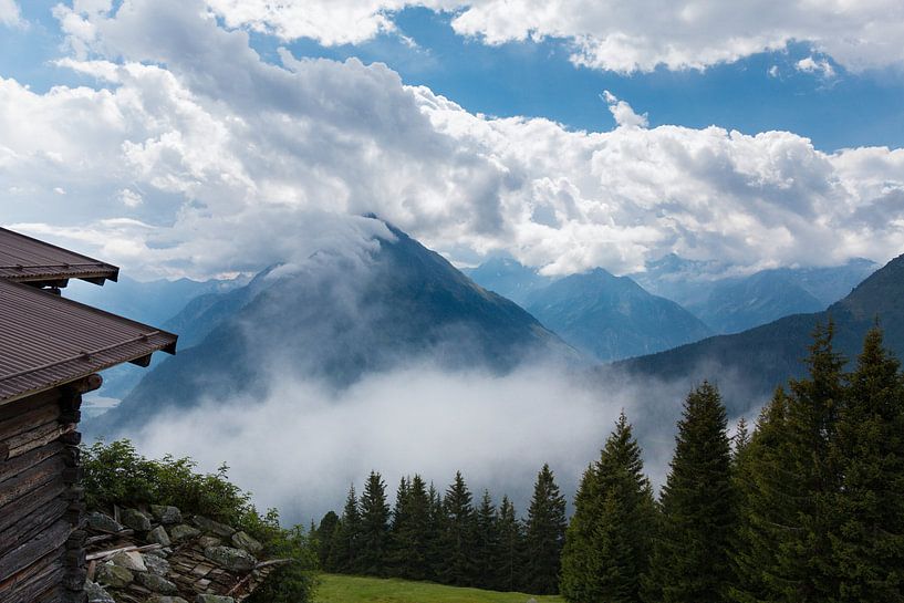 Berge in den Wolken by Steffen Schöne