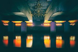 Kunstwerk unter der Brücke