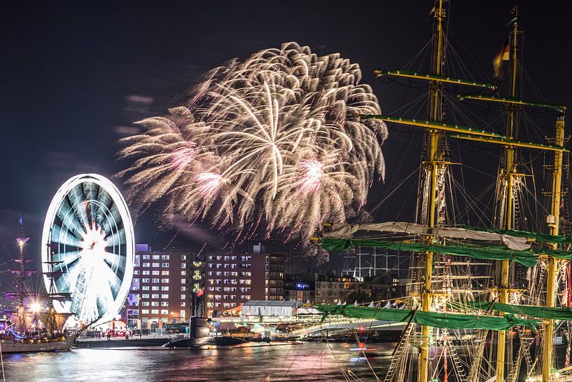 SAIL AMSTERDAM 2015: fireworks show. by Renzo Gerritsen