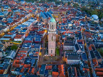 Zwolle Peperbus in de binnenstad tijdens zonsondergang