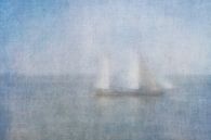 Voilier dans le brouillard sur la mer des Wadden par Greetje van Son Aperçu