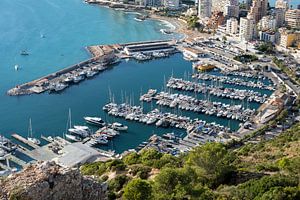 Mittelmeerküste und Hafen in Calpe 4