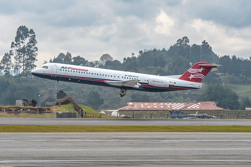 Dutch aviation history: Air Panama Fokker 100. by Jaap van den Berg