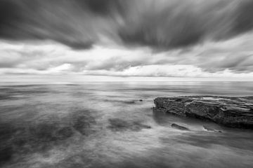 De stroom van de tijd - La Jolla Coast Monochrome van Joseph S Giacalone Photography