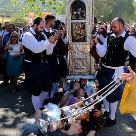 Prozession des Heiligen Gerasimos auf der griechischen Insel Kefalonia von Ruud Lobbes