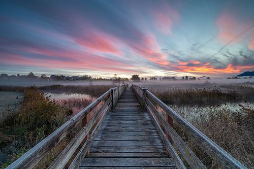 Sunrise at the Bahlsen bridge near Uffing.