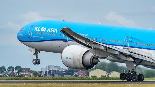 Take-off KLM Boeing 777-300 passagiersvliegtuig.
