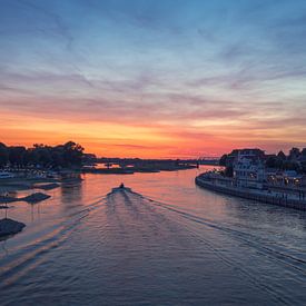 Bootsfahrten auf der IJssel entlang der Skyline von Deventer von Karla Leeftink