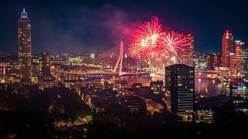 Vuurwerk bij de Erasmusbrug van Paul Poot