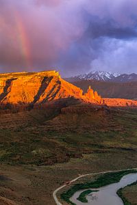 Regenbogen über Fisher Towers, Utah
