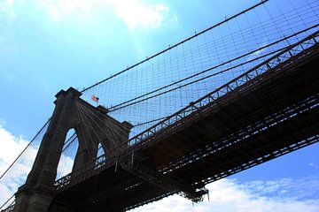Onderaanzicht Brooklyn Bridge in New York van Phillipson Photography