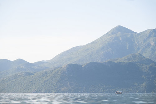 Ein friedliches Boot auf dem Skadar-See