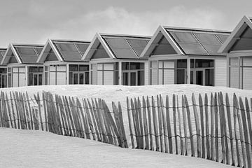 Strandhuisjes bij Katwijk. van Alie Ekkelenkamp