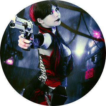 Harley Quinn sexy cosplay met zwarte lippen en  pistool van Atelier Liesjes