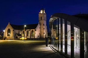 Oude kerk met parkeergarage in Katwijk von Dirk van Egmond