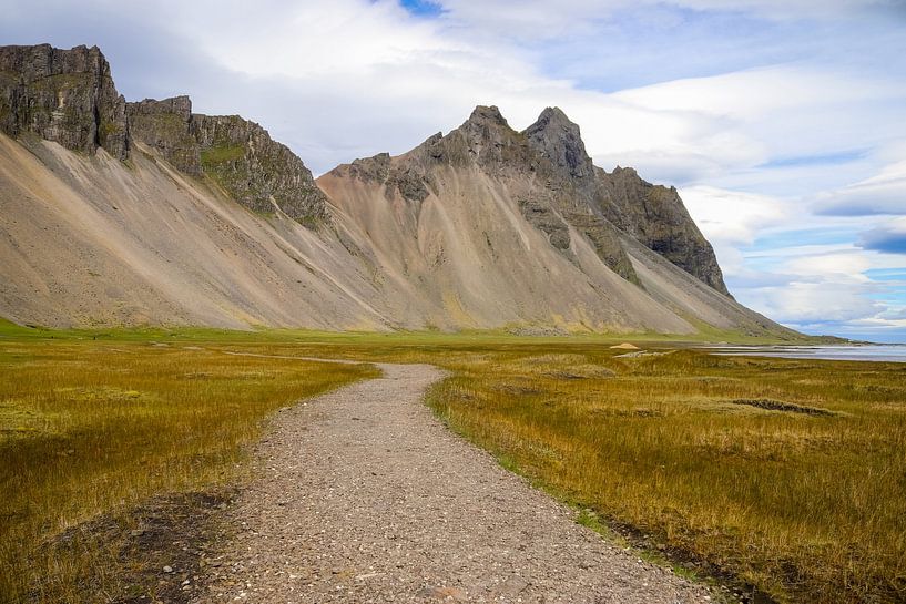 Le mont Vestrahorn en Islande par beau temps en été par MPfoto71