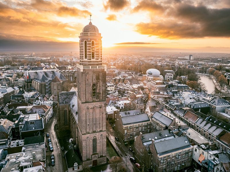 Zwolle Peperbus Kirchturm während eines kalten Wintersonnenaufgangs von Sjoerd van der Wal Fotografie