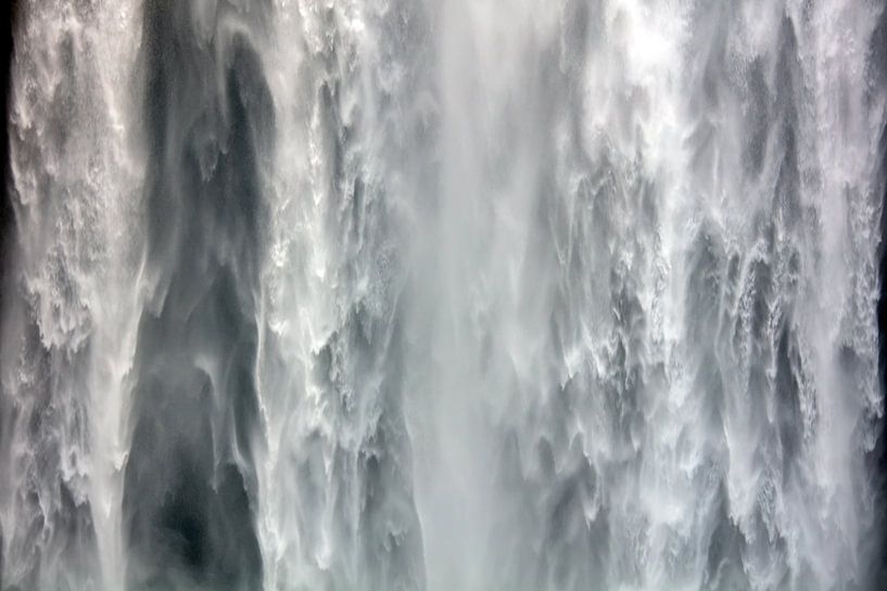 Wasser Skógafoss Wasserfall in Island von Anton de Zeeuw