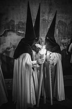 Members of a fraternity in conclave during a procession during semana santa in Seville. Wout Ko by Wout Kok