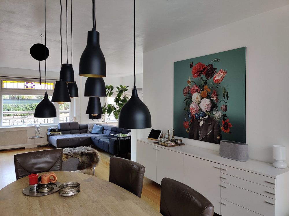 Autoportrait avec des fleurs 3 (fond vert-gris) par toon joosen