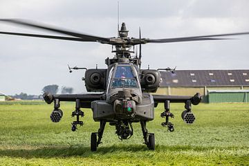 Apache in een Nederlands landschap van Davy van Olst
