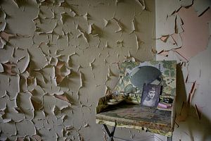 Urbex: Make-up table van Carola Schellekens