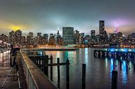De skyline van New York in de avond van Kurt Krause thumbnail