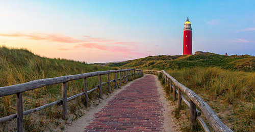 Vuurtoren van Texel tijdens zonsondergang.