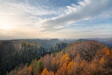 Les montagnes de l'Elbsandstein en automne