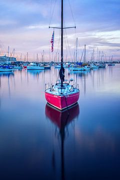 Rotes Boot - Hafen von San Diego von Joseph S Giacalone Photography