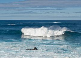Mächtige Wellen brechen sich am Blauen Atlantik von Kristof Lauwers