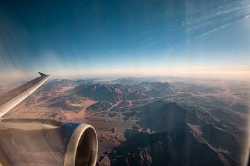 Egyptisch berglandschap vanuit het vliegtuig van Leo Schindzielorz