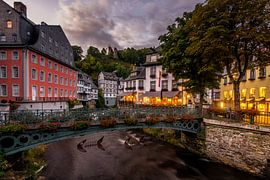 Abend in Monschau von Bert Beckers