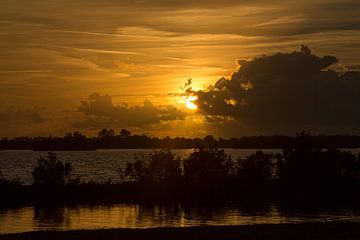 Ondergaande zon van Koos Lanting