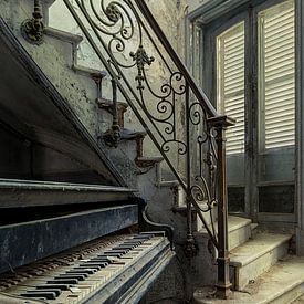 Klavier am Eingang von Perry Wiertz