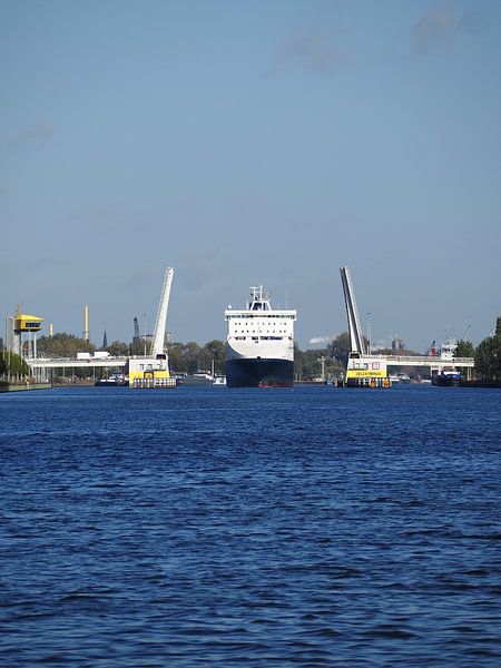 DFDS roll-on-roll-off in Zelate by Atelier Liesjes