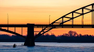 Waal bridge silhouette