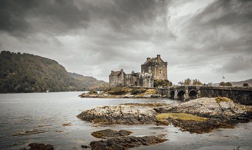 Kasteel Eilean Donan in Schotland. Highlander kasteel in de Hooglanden.