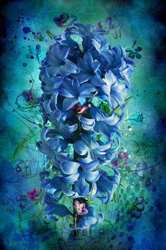 Blauwe hyacint met losse bloemen in een artistieke setting. van Helga Blanke Photo Art