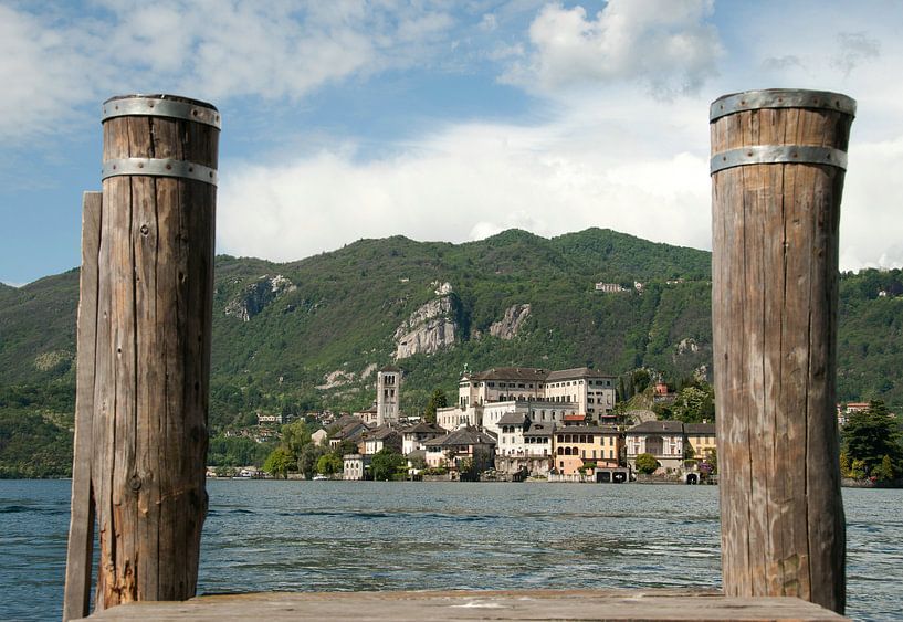 Doorkijkje door de steiger palen by Incanto Images